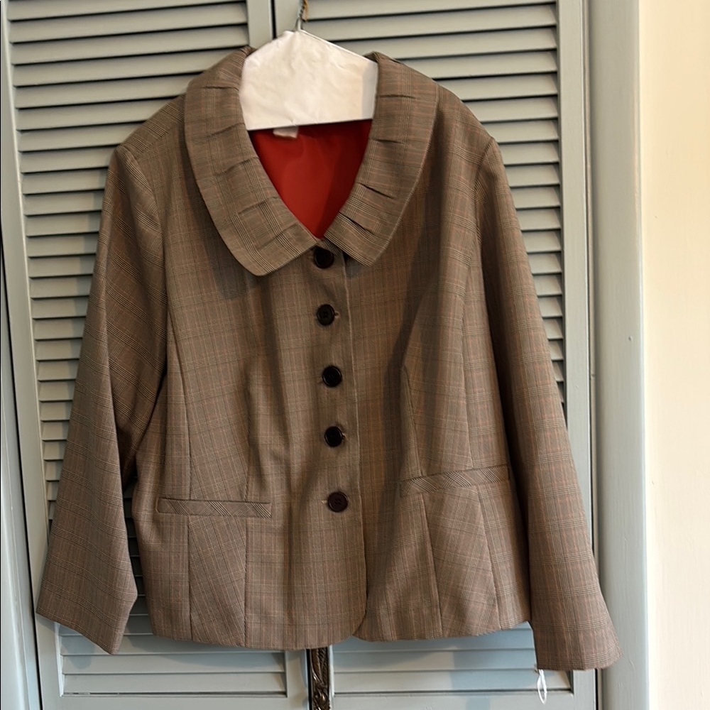 Brown Structured Blazer with Classic Lapels